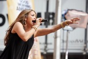 Дженнифер Лопез (Jennifer Lopez) Performs on Good Morning America’s Fal - 168xHQ E6b6d2475816872