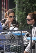 Дженнифер Лопез (Jennifer Lopez) enjoying some cappuccino in the West Village - 31xHQ F96ff6475818462