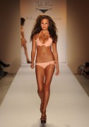 Крисси Тиган (Chrissy Teigen) Tyler Rose Swimwear Fashion Show 2011 - 9xHQ,MQ 1274bd476209403
