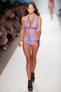 Крисси Тиган (Chrissy Teigen) Beach Bunny Swimwear Fashion Show 2011 - 7xHQ 3c5703476209225