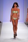 Крисси Тиган (Chrissy Teigen) Ed Hardy Swimwear Fashion Show 2011 - 10xHQ B1638e476209310