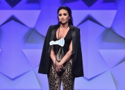 Деми Ловато (Demi Lovato) performing & accepting her Vanguard award at the GLAAD Media Awards in Los Angeles, show, 02.04.2016 (51xHQ) 0dbde6476562702