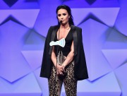 Деми Ловато (Demi Lovato) performing & accepting her Vanguard award at the GLAAD Media Awards in Los Angeles, show, 02.04.2016 (51xHQ) 2a1010476562710
