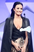 Деми Ловато (Demi Lovato) performing & accepting her Vanguard award at the GLAAD Media Awards in Los Angeles, show, 02.04.2016 (51xHQ) 70ea56476562378