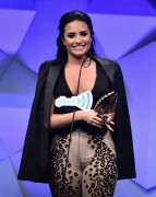 Деми Ловато (Demi Lovato) performing & accepting her Vanguard award at the GLAAD Media Awards in Los Angeles, show, 02.04.2016 (51xHQ) 804ff4476562630
