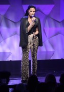 Деми Ловато (Demi Lovato) performing & accepting her Vanguard award at the GLAAD Media Awards in Los Angeles, show, 02.04.2016 (51xHQ) A954a8476562098