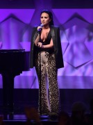 Деми Ловато (Demi Lovato) performing & accepting her Vanguard award at the GLAAD Media Awards in Los Angeles, show, 02.04.2016 (51xHQ) Ab691f476562048