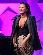 Деми Ловато (Demi Lovato) performing & accepting her Vanguard award at the GLAAD Media Awards in Los Angeles, show, 02.04.2016 (51xHQ) Ae8bb3476562769