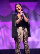 Деми Ловато (Demi Lovato) performing & accepting her Vanguard award at the GLAAD Media Awards in Los Angeles, show, 02.04.2016 (51xHQ) D27d4a476562190
