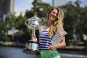 Виктория Азаренко (Victoria Azarenka) Australian Open Champion Photocall (Melbourne, 29.01.2012) (60xHQ) 9c26de519771687